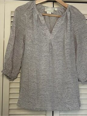 Cynthia Rowley silk Light Gray Printed V-Neck Blouse xs